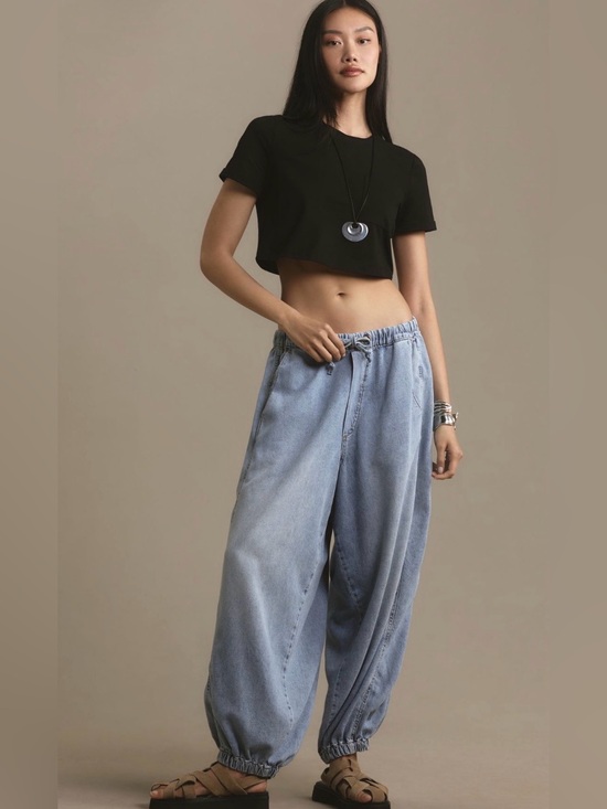 Pilcro Denim - Pilcro Beachy High-Rise
Parachute Jeans. Price firm